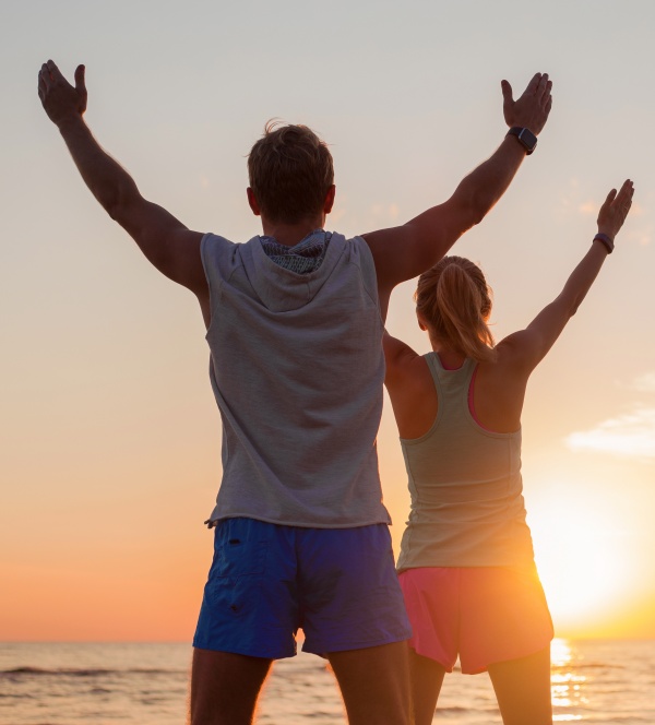 Paar im Sonnenuntergang